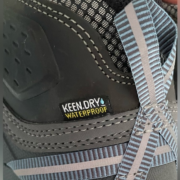 KEEN HIKING BOOTS - Picture 13 of 16